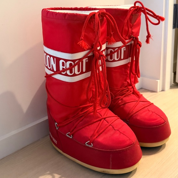 Red Moon Boots Women's Size 8 - Picture 1 of 4